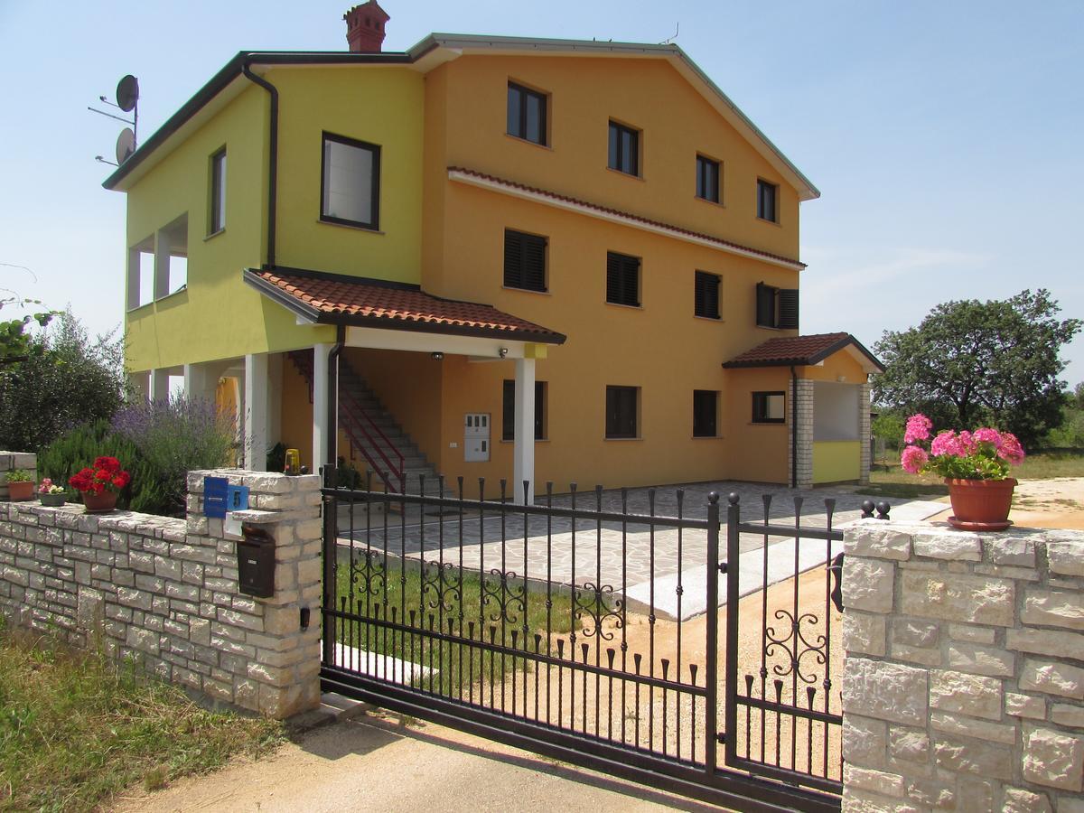 Apartments Goga 乌马格 外观 照片